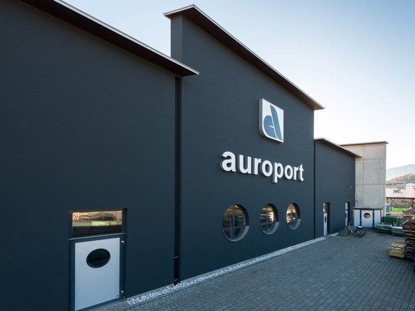 The black facade expresses Auroport's passion for extraordinary things.