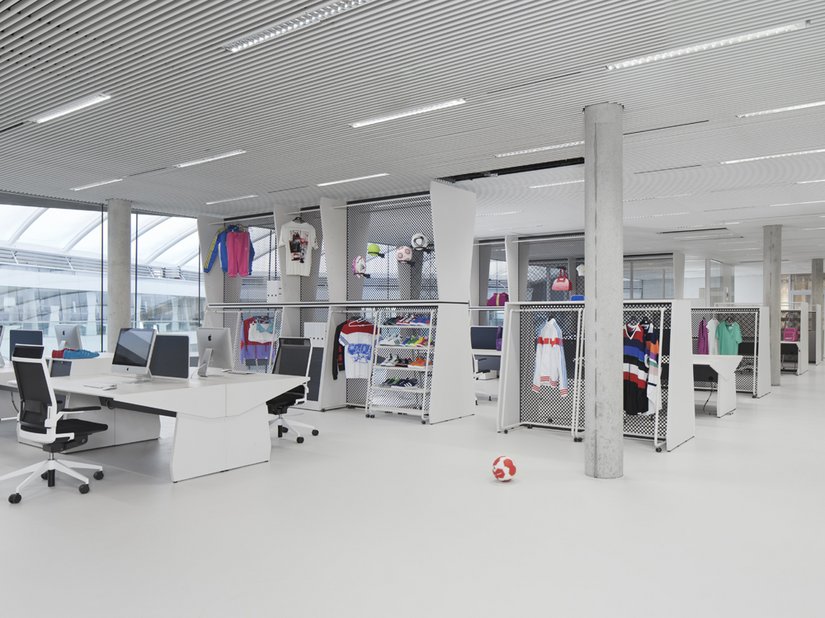 The work areas defined by colorful products were fitted out in white.