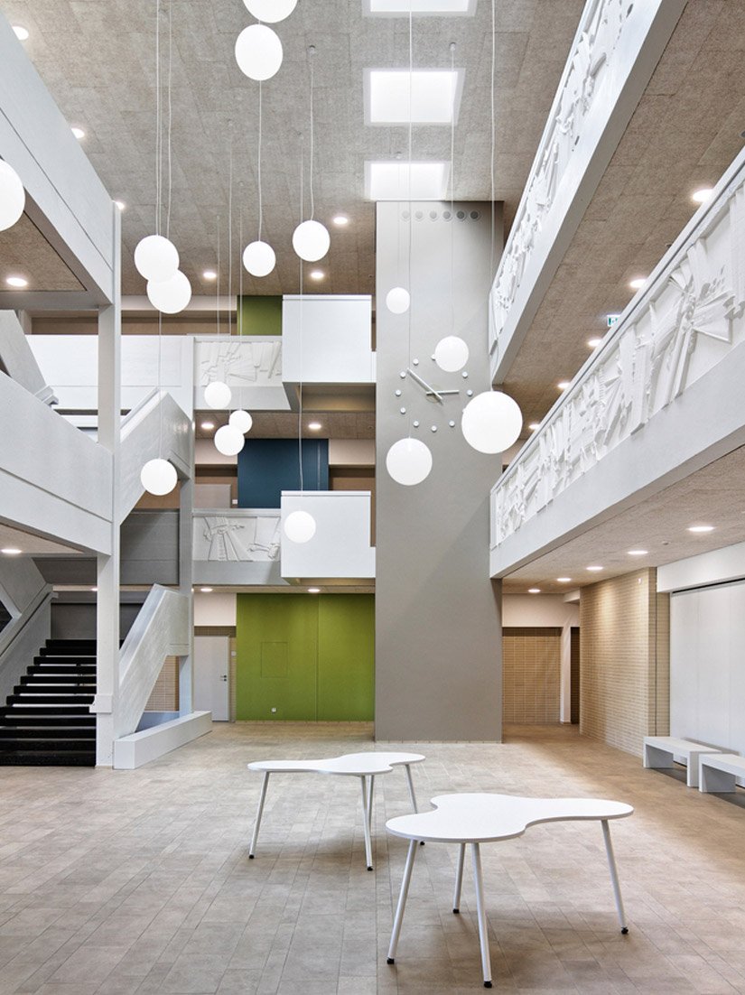 The height of the space has been highlighted with rounded, suspended lights in various sizes.
