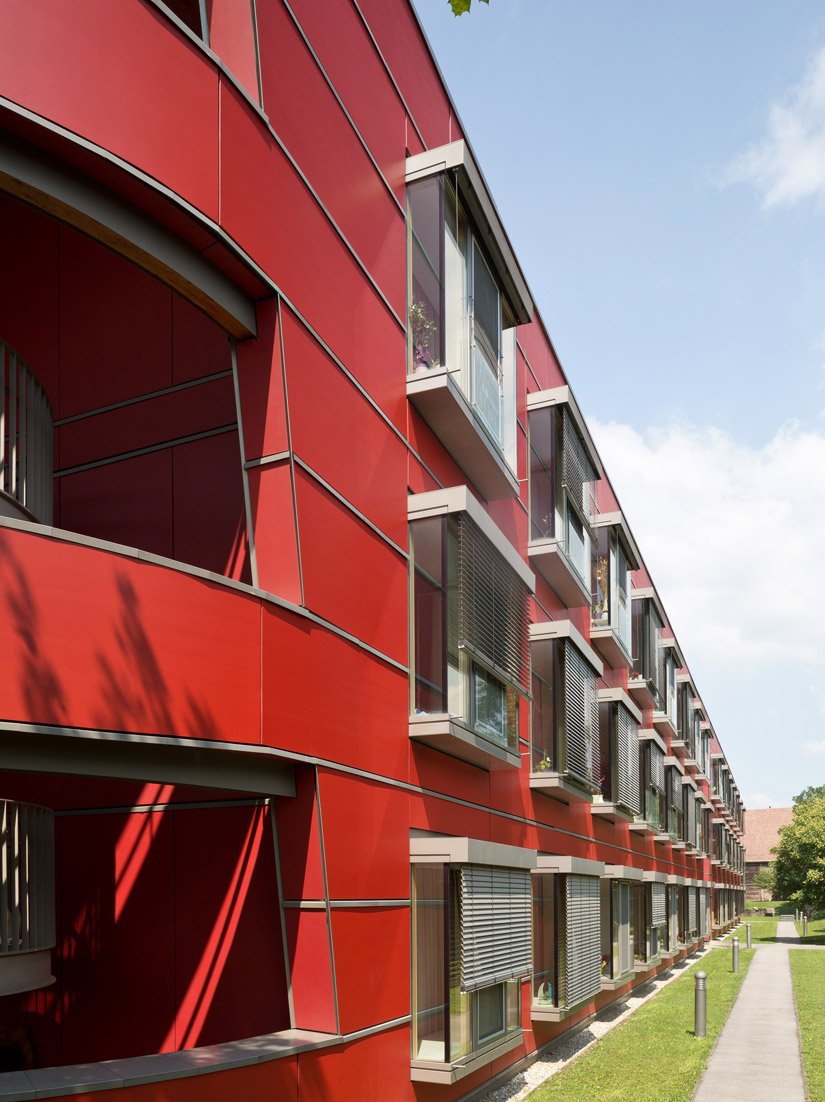 The NÖ "Arche Stockerau" care home, which was awarded the NÖ Wood Building Prize 2007, is the first three-story solid wood building complex in Lower Austria.