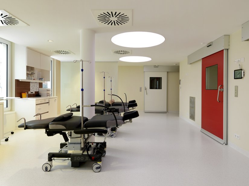 The operating rooms are decorated in a light cream shade.