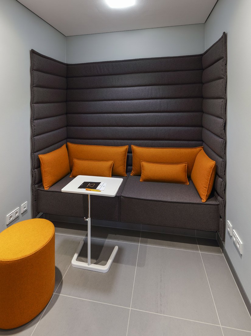 The company color orange can be found in numerous interior features.