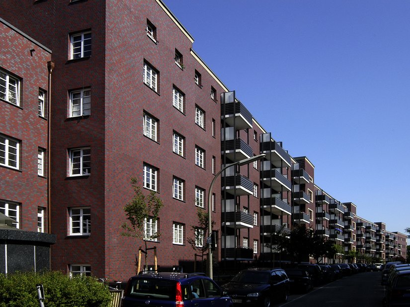 The buildings were insulated and the street facades reconstructed with ceramic coverings.