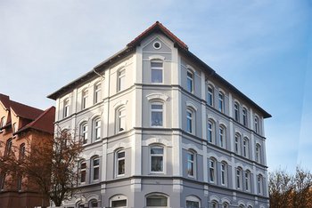 <p>A facade with a new look: Jens Anhalt and Michael Möhle were responsible for giving this Wilhelmianian style building, i.e. dating back to the years of rapid industrial expansion in Germany, a new coat of paint</p>