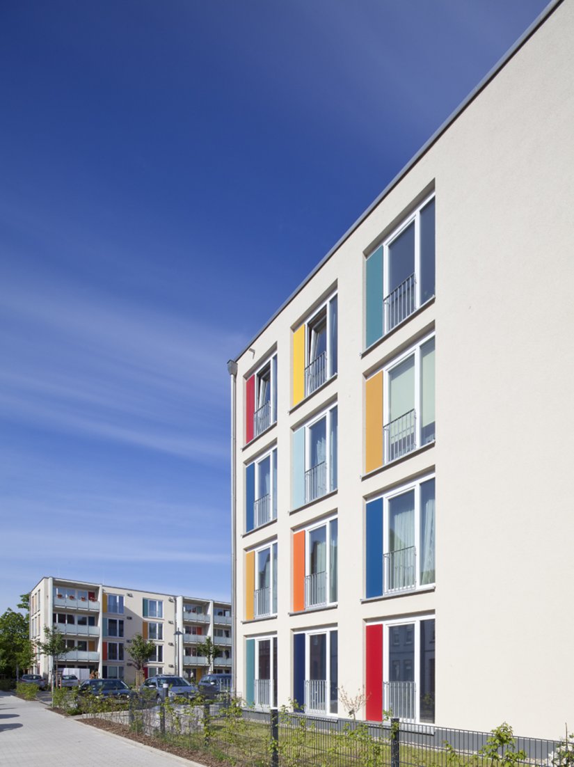 <p>The first climate protection settlement in North Rhine-Westphalia combines maximum energy efficiency to passive house standard with sophisticated architecture.</p>