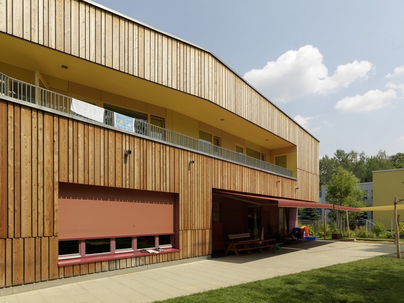 Untreated larch wood decorates the timber construction.