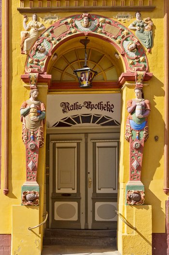 <p>Managing Director Harald Alps is particularly proud of the design of the colorful sandstone portal of the Lüneburg Raths pharmacy</p>