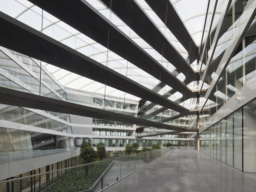 The park landscape can be experienced right into the central hall.