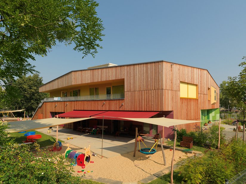 The daycare center surrounded by nature offers places for 140 children.