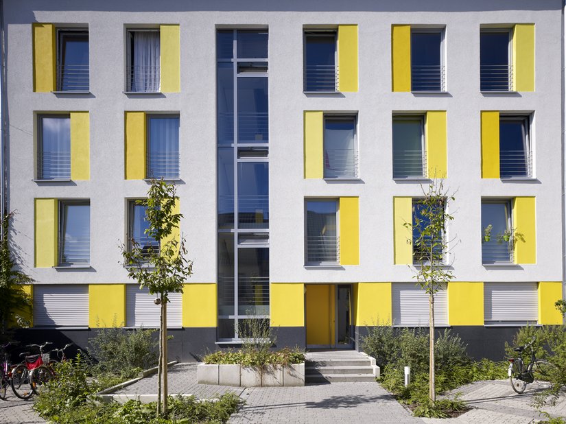The object won second place in the German Facade Prize 2010 in the category “Residential and commercial buildings”.