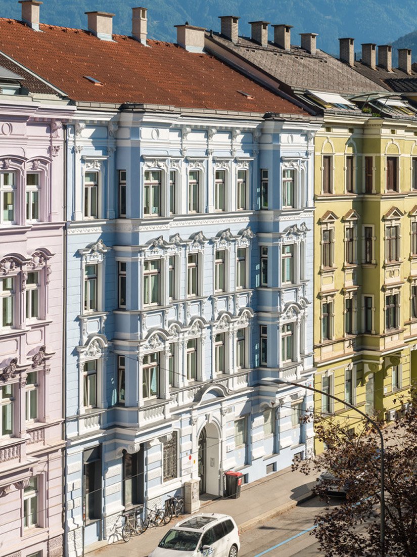 The building in Claudiastraße is protected.