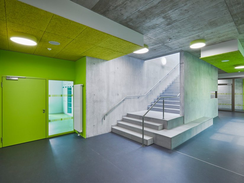 <p>The cubic structure covers an area of around 2,000 square meters and houses 25 modern classrooms, as well as a library and teacher staffrooms.</p>