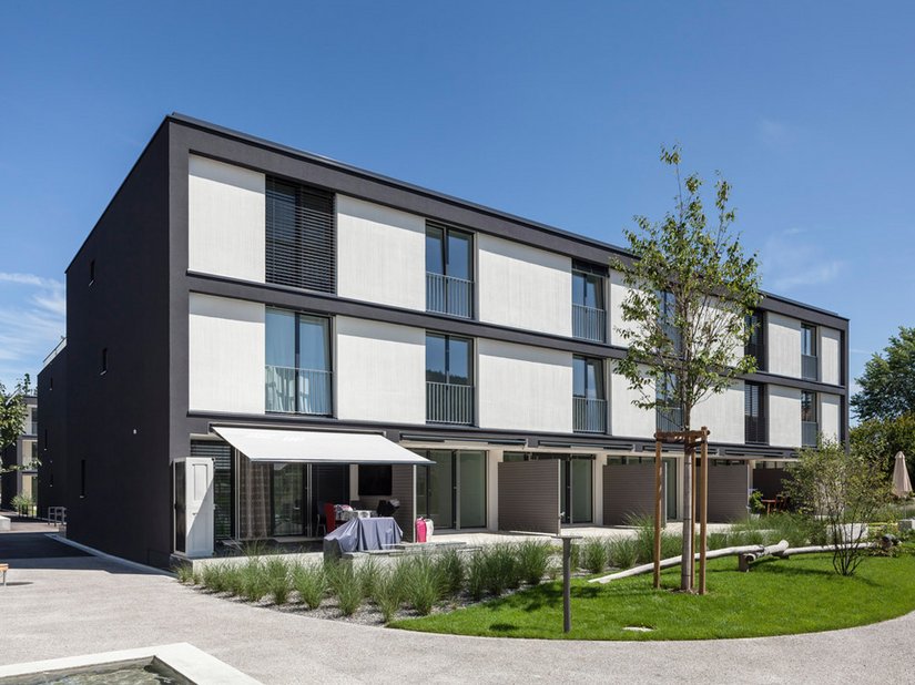 <p>Durch den Einsatz von TSR ist es möglich, auch dunkle Farbtöne an der Fassade zu verwenden.</p>