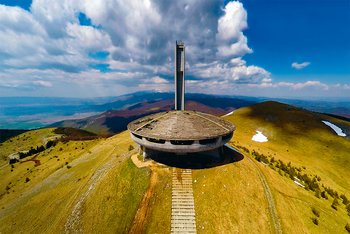 <p>An extra-terrestrial flying object? No, the Bulgarian communists’ propaganda palace, built on the historic Buzludzha mountain, at 1440 meters above sea level; <i>Photo: ImpactPressGroup</i></p>