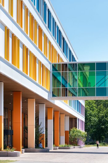 <p>Pediatric Oncology Utrecht: A rainbow provides the light and color effect on the way to the operation and treatment rooms. A color candy for the little patients to enjoy, something to cheer them up on their path to recovery.</p>