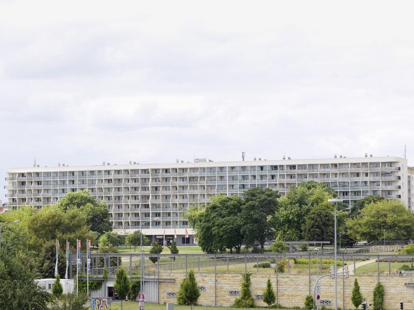 The longest prefabricated construction in Magdeburg is located in a prominent position and helps to shape the silhouette of the city.