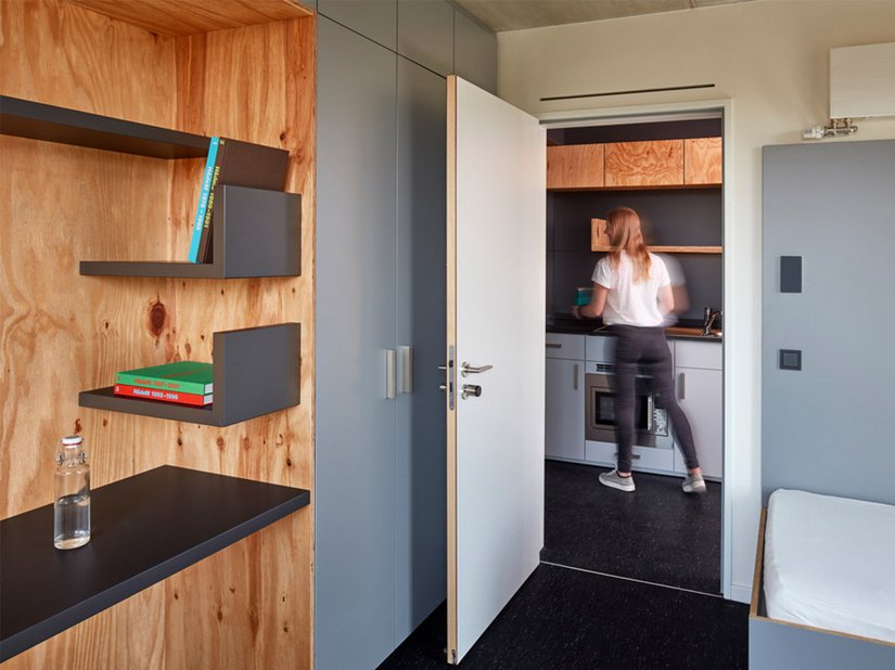 The living quarters in the buildings are organized into single apartments and shared accommodation for two and four people.
Photo © Sigurd Steinprinz / ACMS Architekten GmbH
