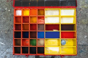 <div><p>Ertl’s historical pigments: The old Lüftl painters did not know that arsenic, lead, and mercury were harmful substances. Purple shades from snails are no longer used today for species protection reasons, pure ultramarine was always incredibly expensive.</p></div>