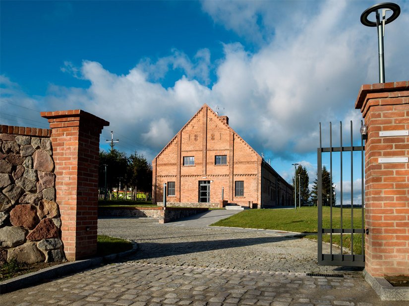 The brick farmhouse, dating back to the late 19th century, was fully renovated and carefully refurbished using Brillux products.