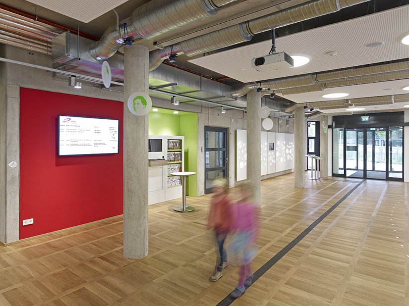 The building is accessed via a large portal facing the cable railway station, leading to a large foyer that can also be used as a lecture hall.