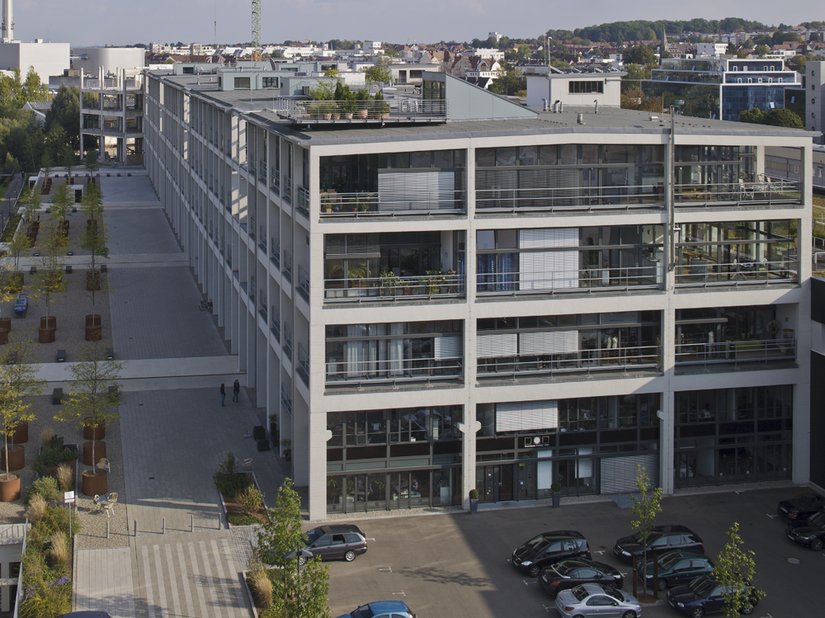 The bottom two floors are used for commercial purposes today. The upper floors are occupied mainly by loft apartments.