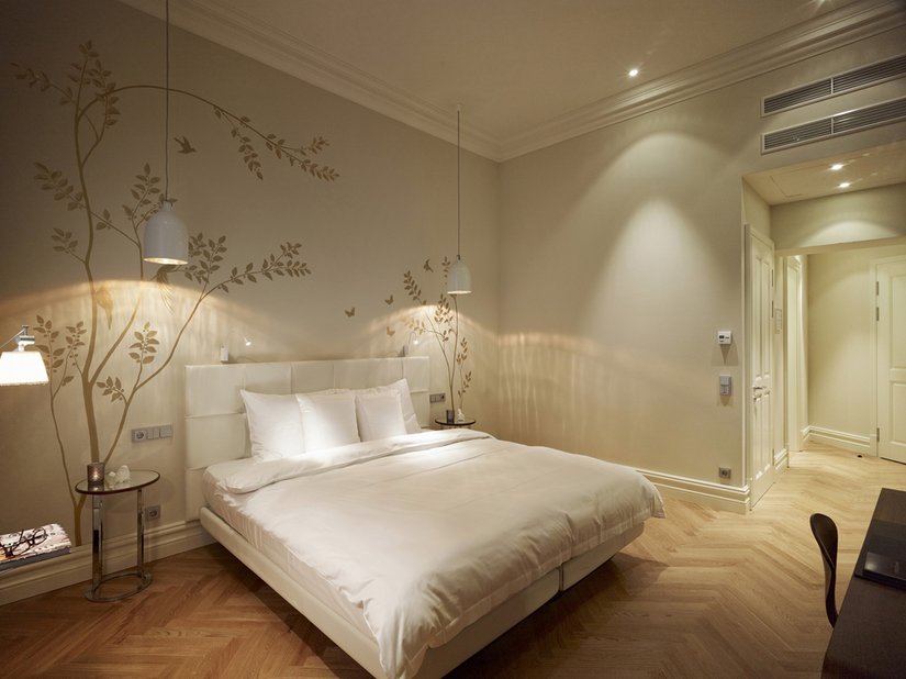 The color concept in the rooms consists of three color shades: Bright white, medium white and dark white.