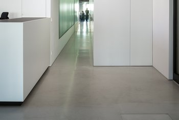 <p>In this case, drop formations form the desired character in used look with Floortec 2C Mineralico SL 470</p>