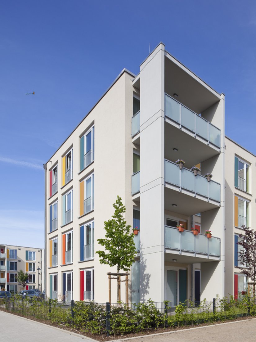 The complex is equipped with balconies with protective exposed concrete.