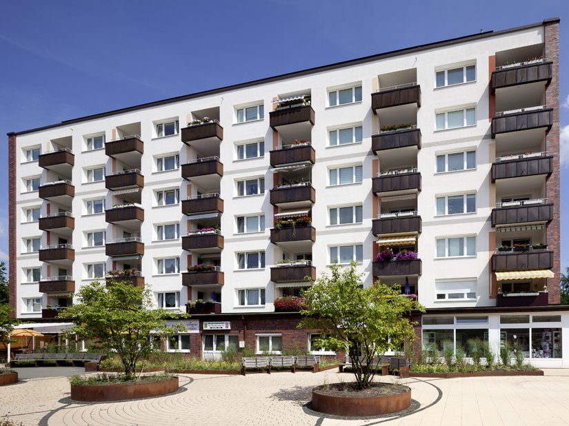 The old shops on the ground floor were converted into apartments suitable for the elderly.