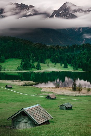 <p>The natural landscapes surrounding the two Alpine villages are extremely picturesque – such as the Geroldsee shown here in Mittenwald.</p>